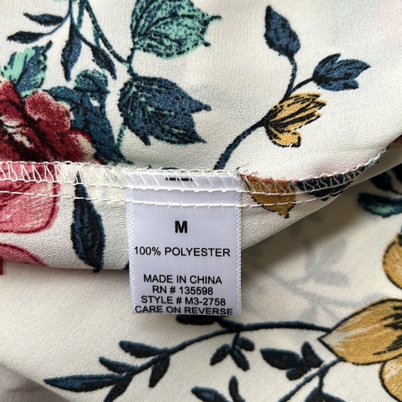 Cure 3/4 Sleeve Flower Blouse - Picture 5 of 5